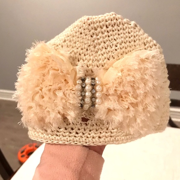 Girl’s crochet hat - Picture 4 of 5